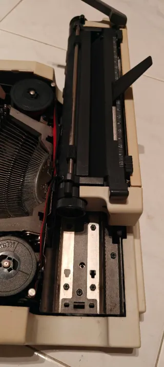 Máquina de escribir portátil Olivetti lettera 42