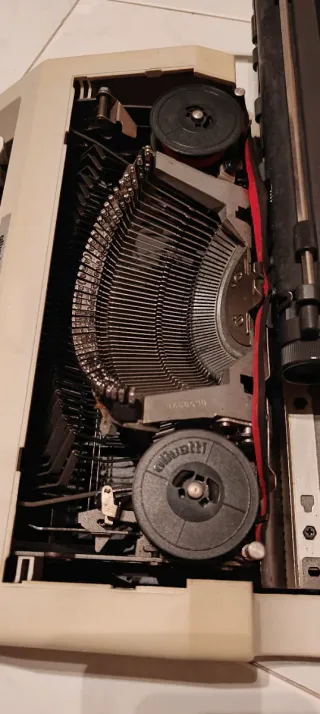 Máquina de escribir portátil Olivetti lettera 42