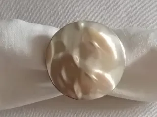 Conjunto nácar: pendientes, colgante y anillo