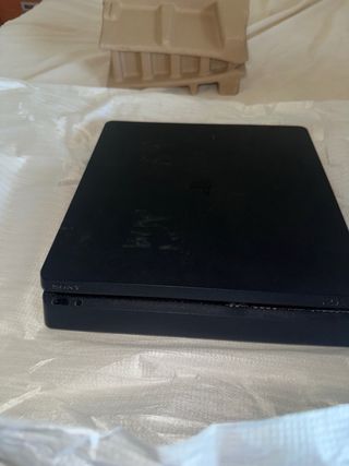 PS4 Slim 500GB + 2 Mandos + Cargador
