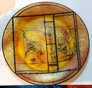 Plato de vidrio y jarrón hecho a mano