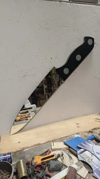 Specchio design coltello nero e argento