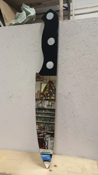 Specchio design coltello nero e argento