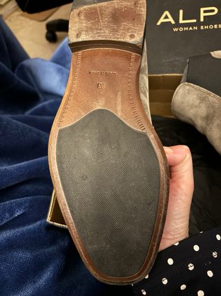 Botines Alpe ante tachuelas grises