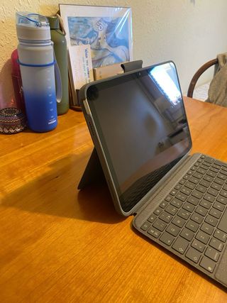 Funda Logitech Combo iPad 10ª Gen