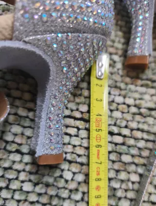 Zapatos de baile plateados y beige