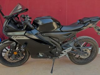 Moto Yamaha R125 Negra