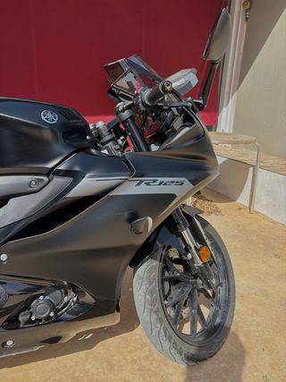 Moto Yamaha R125 Negra