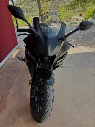 Moto Yamaha R125 Negra