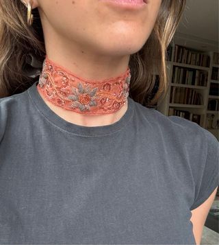 Choker bordado tul pedrería naranja