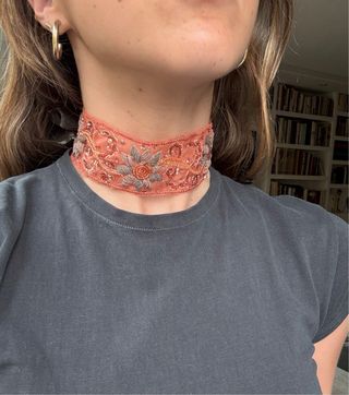 Choker bordado tul pedrería naranja
