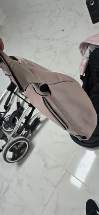 Carro de bebé rosa y negro