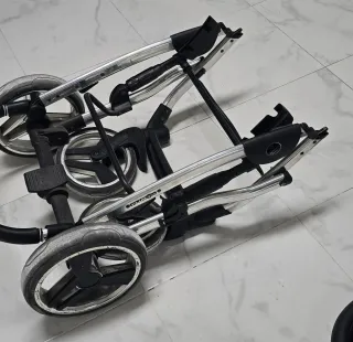 Carro de bebé rosa y negro