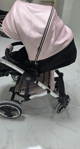 Carro de bebé rosa y negro