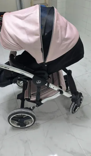 Carro de bebé rosa y negro