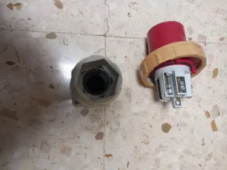 Clavija CETAC 3P+N+T 63A Roja