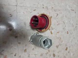 Clavija CETAC 3P+N+T 63A Roja