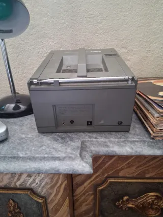 TV Rádio Portátil Vintage Precision Cinza