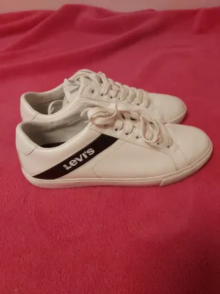 Zapatillas Levi's Blancas y Negras