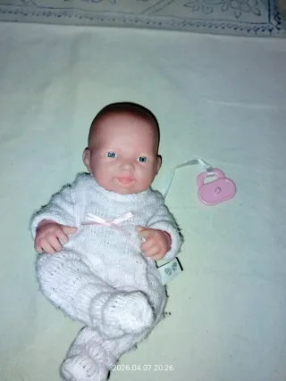Muñeco bebé recién nacido con ropita