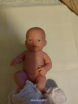 Muñeco bebé recién nacido con ropita
