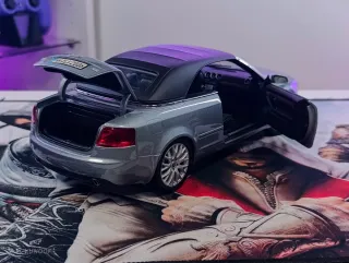 Audi A4 Cabrio 1:18 Plata