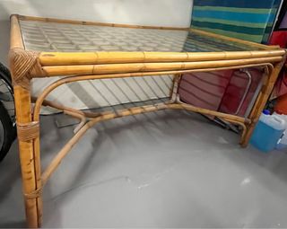 Mesa de bambú y cristal