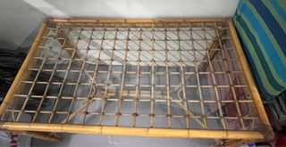 Mesa de bambú y cristal