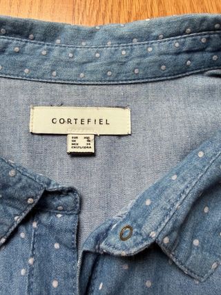 Camisa vaquera con topos de Cortefiel
