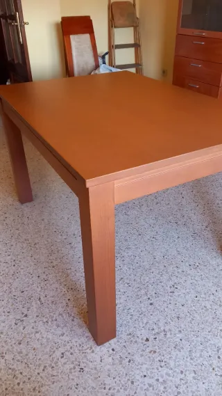 Mesa y 4 sillas comedor madera