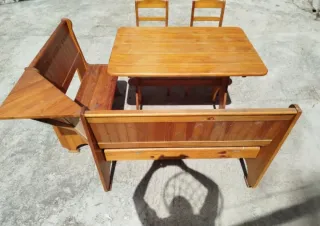Mesa de madera con banco