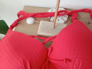 Bikini rojo con textura