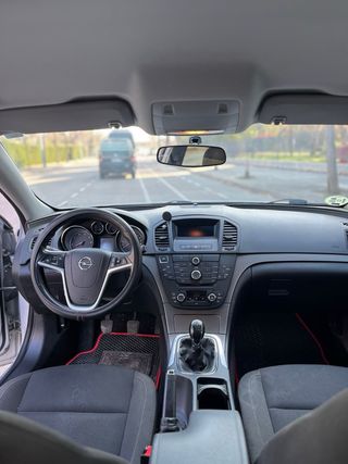 Opel Insignia 2013 PERFECTO ESTADO CON PEGATINA