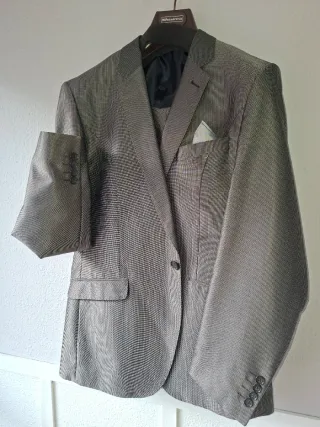 Traje de novio o fiesta