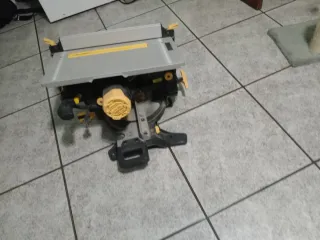 Sierra de mesa DeWalt