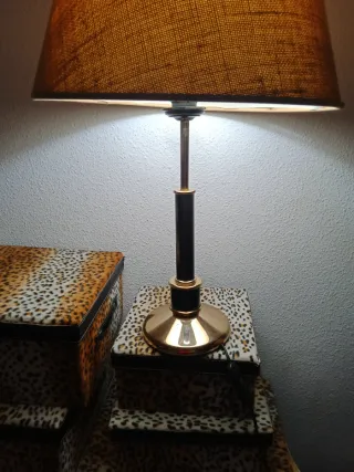 Lámpara de mesa con pantalla textil