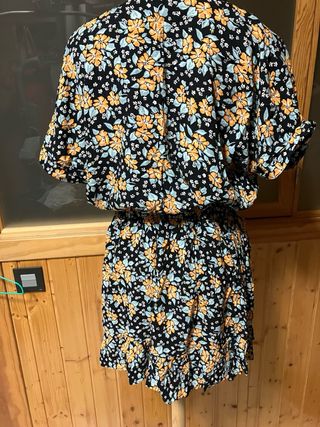 Vestido estampado floral negro y amarillo