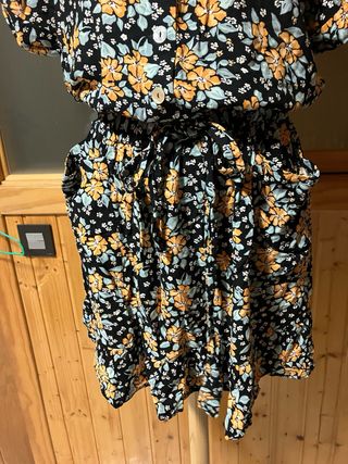 Vestido estampado floral negro y amarillo