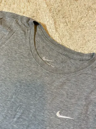 Camiseta Nike Gris Deportiva Talla M