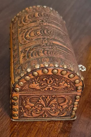 Scrigno decorativo artigianalmente cuoio