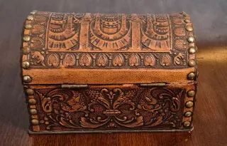 Scrigno decorativo artigianalmente cuoio