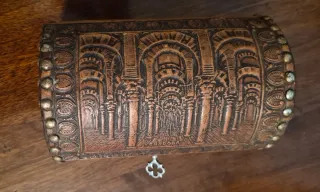 Scrigno decorativo artigianalmente cuoio