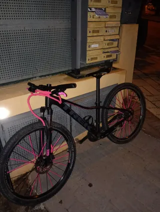 Bicicleta MTB Trek stunt