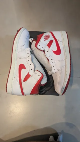 Jordan 1 Mid SE Blanco/Rojo