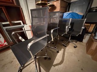 Sillas de oficina negras ( precio por las 4)