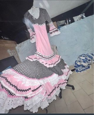 Traje de Flamenca Negro y Rosa
