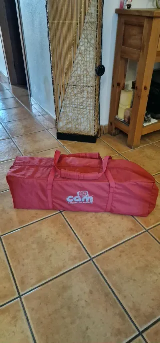 Cuna de viaje plegable roja,  solo se  uso 15 días