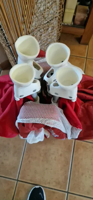 Cuna de viaje plegable roja,  solo se  uso 15 días