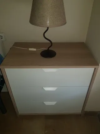 Juego de 2 Mesitas de noche madera. En buen estado