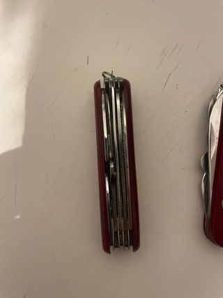 Lotto di 2 coltelli multiuso rossi